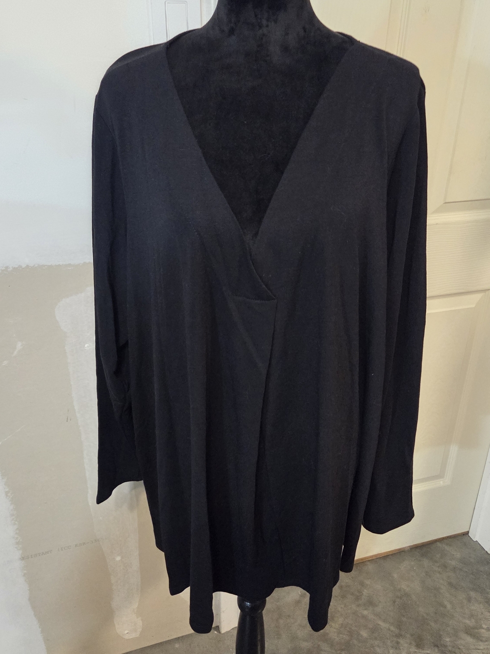 Cupio Black V-Neck Long Sleeve Tunic Top Office Casual Flowy Relaxed Feminine
